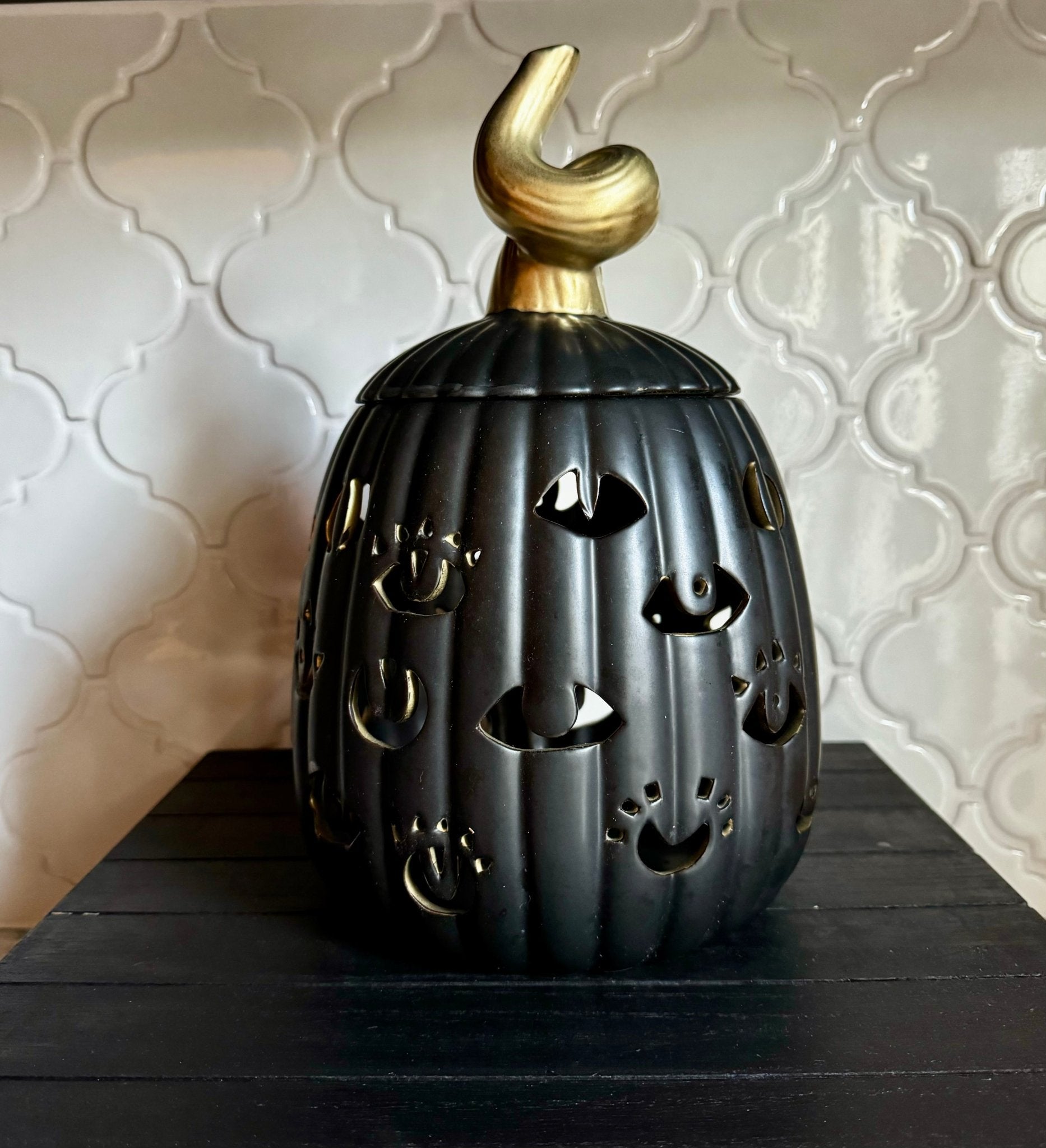 Elmslie Lantern Pumpkins - Loren Estes Studio