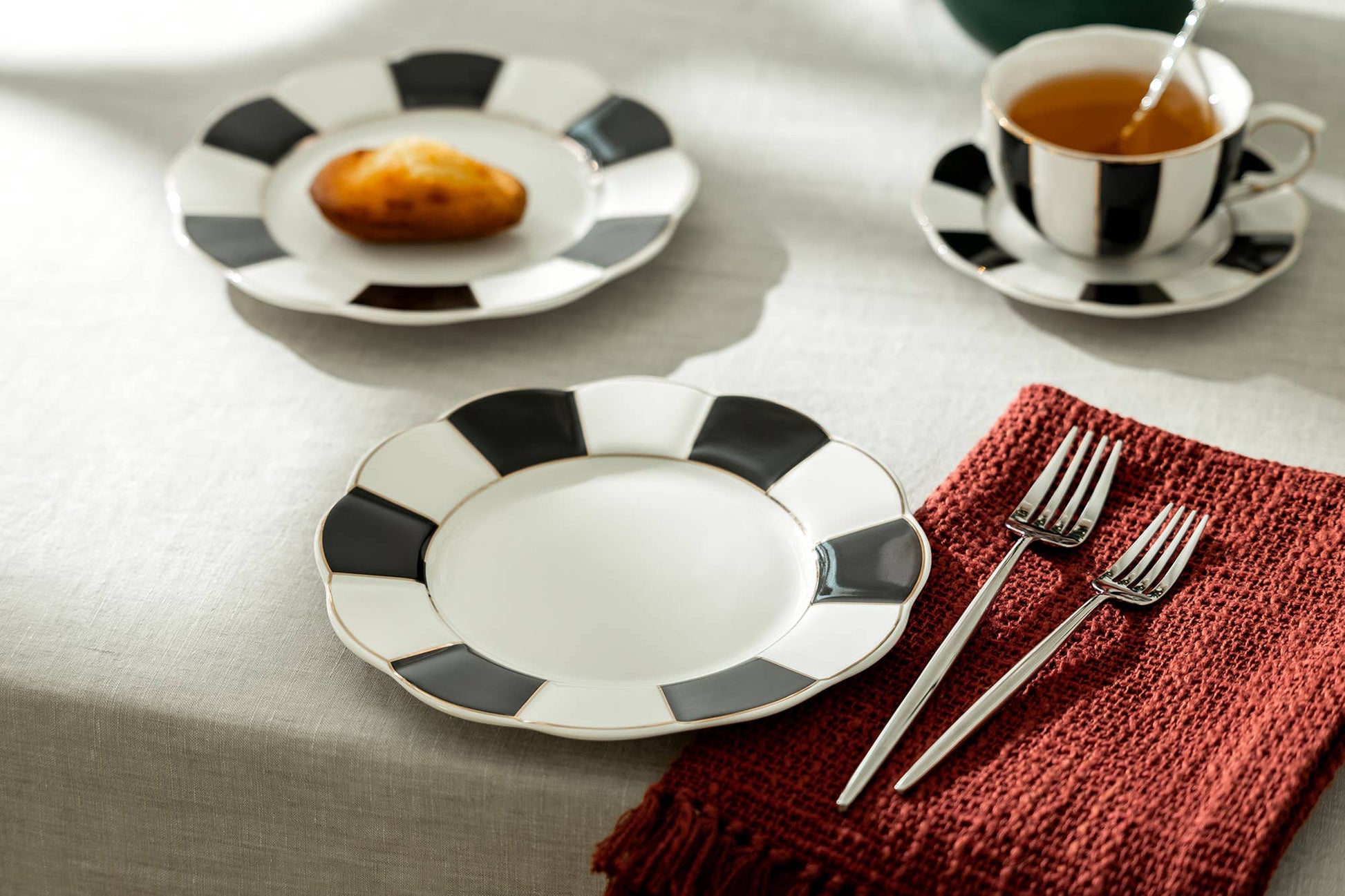 Grace Teaware Black & White Scallop Dessert Plate - Loren Estes Studio